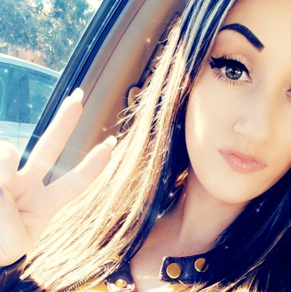 Meet your Posher, Cierra - Picture 2 of 2